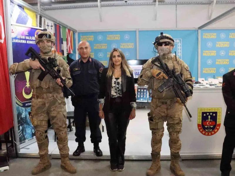 Aydın’daki Fuarda Jandarma Standına Vatandaşlardan Yoğun İlgi